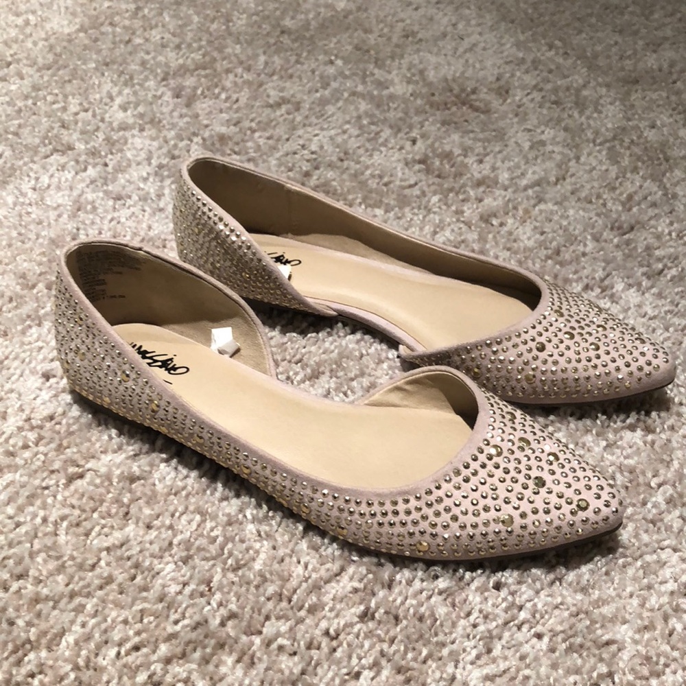 6.5 metallic stud detailed nude flat